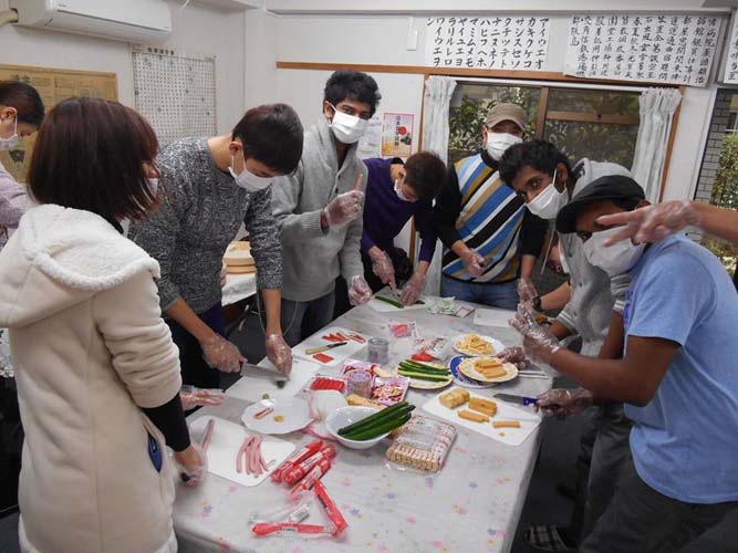 水野外語学院 恵方巻作り