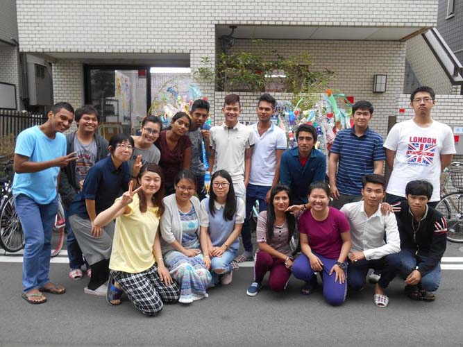 水野外語学院 7月5日　七夕飾りつけ