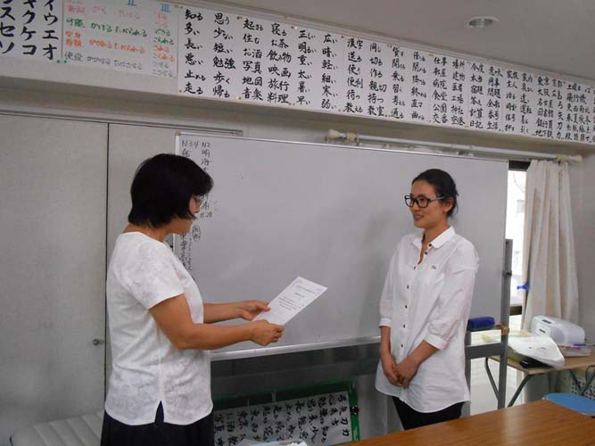 水野外語学院 7月4日　インインさんの修了式