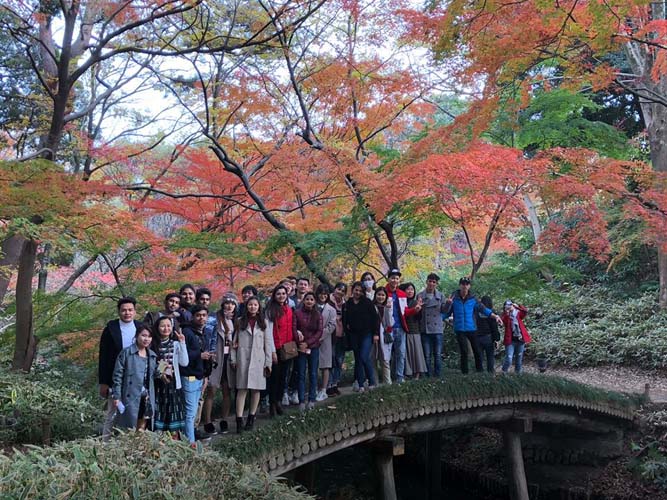 水野外語学院 神宮外苑＆六義園にて