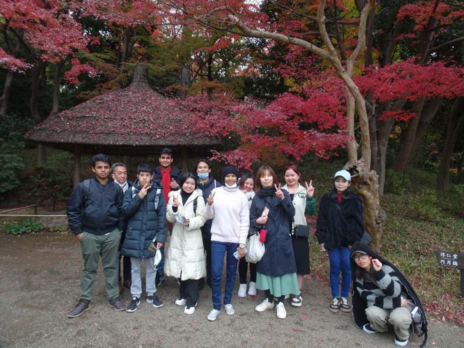 水野外語学院 神宮外苑＆後楽園にて